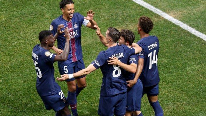 SELEBRASI - Pemain PSG selebrasi usai cetak gol dan menang di Piala Dunia Klub 2025. PSG lolos ke perempat final dan akan berhadapan dengan Bayern Munchen, Sabtu (5/7/2025).