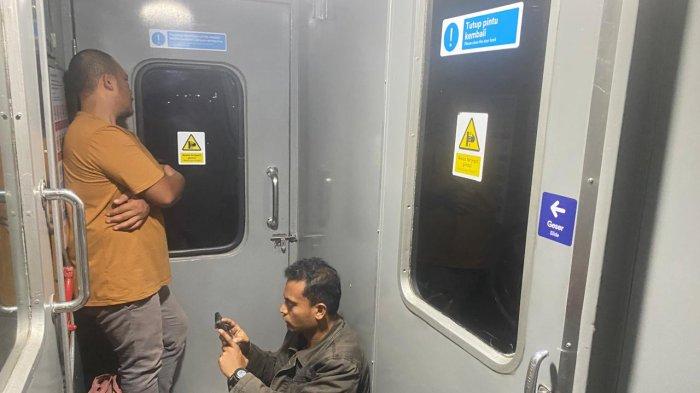 Penampakan kereta api Siantar Ekspress, di mana sejumlah penumpang yang membeli tiket tanpa kursi menjadi luntang lantung sepanjang perjalanan, Minggu (9/6/2024)