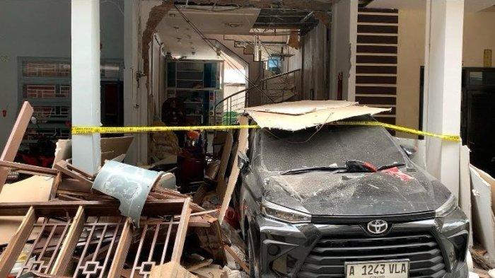 Penampakan rumah di Komplek Liberty Recidence, Jalan Pendidikan, Kecamatan Medan Timur, asal ledakan gas terjadi, Rabu (15/5/2024). TRIBUN-MEDAN/ALFIANSYAH