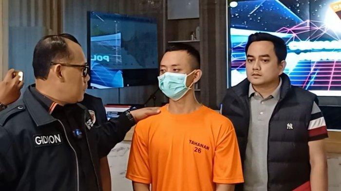 Penyidik dari Polres Metro Jakarta Utara menetapkan TRS (21), senior sekaligus pelaku penganiayaan taruna Sekolah Tinggi Ilmu Pelayaran (STIP) Jakarta, Putu Satria Ananta Rastika (19) sebagai tersangka, Sabtu (4/5/2024).(KOMPAS.com/Dzaky Nurcahyo)