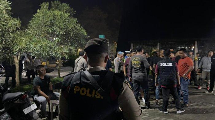 Polres Binjai menggerebek Diskotek Blue Star yang berada di Jalan Binjai Namoterasi, Desa Emplasmen, Kecamatan Sei Bingai, Kabupaten Langkat, Sumatera Utara, Selasa (2/4/2024)