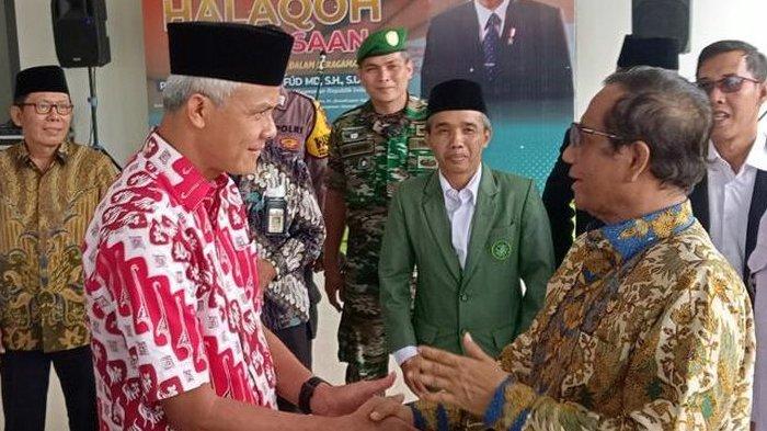 Menko Polhukam Mahfud MD dengan mantan Gubernur Jawa Tengah Ganjar Pranowo.
