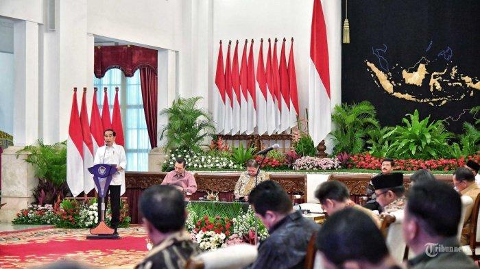 Presiden Joko Widodo (Jokowi) memimpin jalannya Sidang Paripurna Kabinet Indonesia Maju (KIM) di Istana Negara, Kompleks Istana Kepresidenan, Jakarta, Senin (26/2/2024).