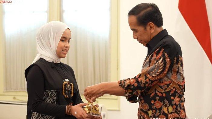 Presiden Jokowi turut kagum dengan kemampuan bernyanyi Putri Ariani yang berhasil menadapatkan Golden Buzzer di America Got Talent.
