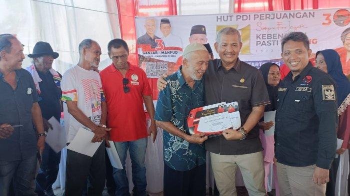 Sekretaris DPD PDI Perjuangan Sumatera Utara, Soetarto merayakan HUT ke 51 PDI Perjuangan bersama warga Bandar Setia, Percutseituan, Deliserdang, Rabu (10/1/2024).