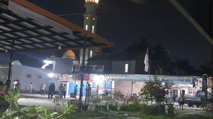 Suasana di Dusun XI, Desa Sei Rotan, Kecamatan Percut Seituan, tempat para komplotan geng motor melakukan tawuran.