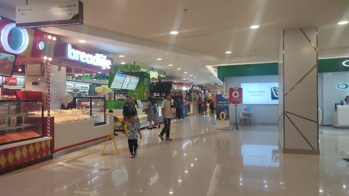 Suasana di Mall Centre Point, Jumat (19/7/2024). Beberapa pegawai dan pemilik tenant mengaku, belum mendapat arahan dari Mal Centre Point untuk pengosongan.