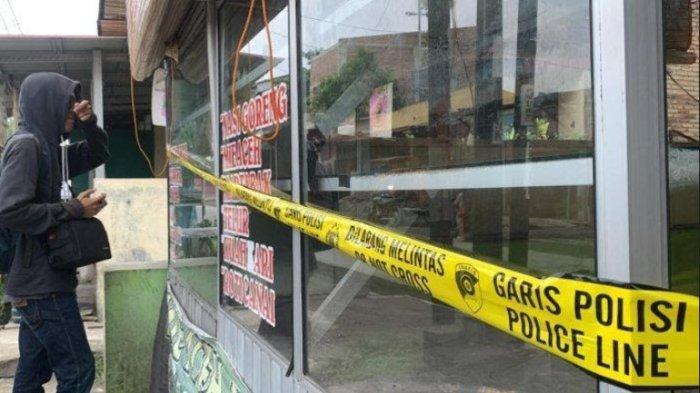 Suasana di warung Aceh di Jalan Makmur , Pasar VII Tembung, Kecamatan Percut Seituan, Deliserdang, tempat seorang pria ditemukan tewas membusuk, Senin (3/6/2024). TRIBUN-MEDAN/ALFIANSYAH
