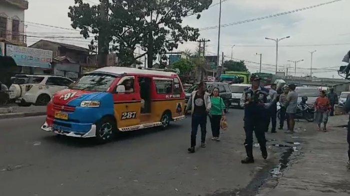 Suasana jalan Jamin Ginting pasca penertiban Pool Bus terpantau ramai lancar, Selasa (30/7/2024). Meski ada aksi mogok, Wali Kota Medan tegaskan tempat naik dan turunkan penumpang di Pinang Baris.