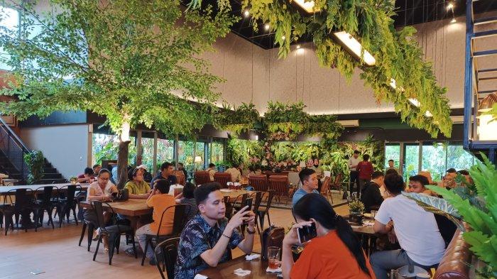 Suasana pengunjung House of Brew