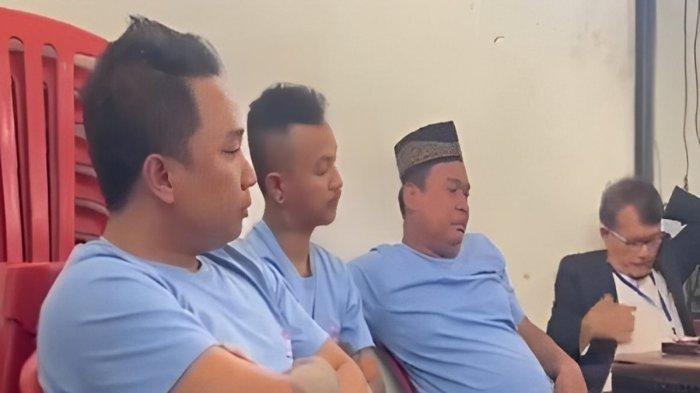 Para terpidana kasus Vina tak kuasa menahan tangisnya setelah kemunculan Dede saksi kunci yang membongkar kesaksian palsu kasus Vina 2016.