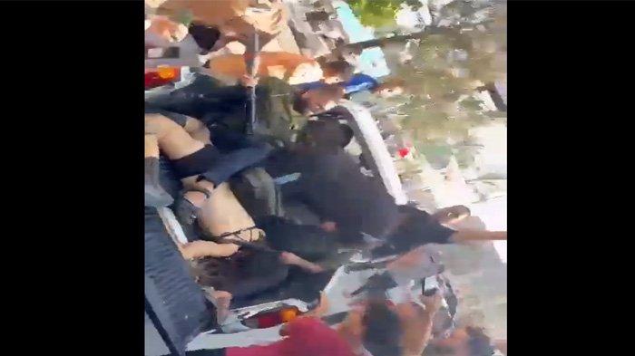 Tangkapan Layar: Video Pasukan Hamas Penggal Seorang Wanita