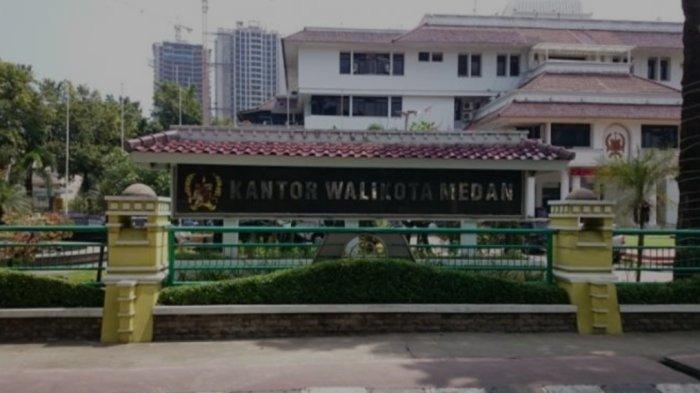 Kantor Wali Kota Medan di Jalan Kapten Maulana Lubis, Jumat (14/7/2023). Kantor ini dijadikan tempat pengambilan formulir untuk para pendaftar yang mau melamar menjadi Dirut PUD Pembangunan Kota Medan.