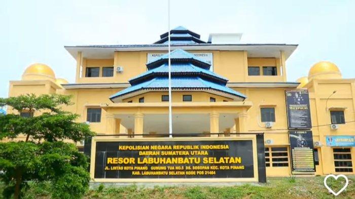 Terdapat lima Kepolisian Sektor (Polsek) dibawah naungan Polres Labuhanbatu Selatan
