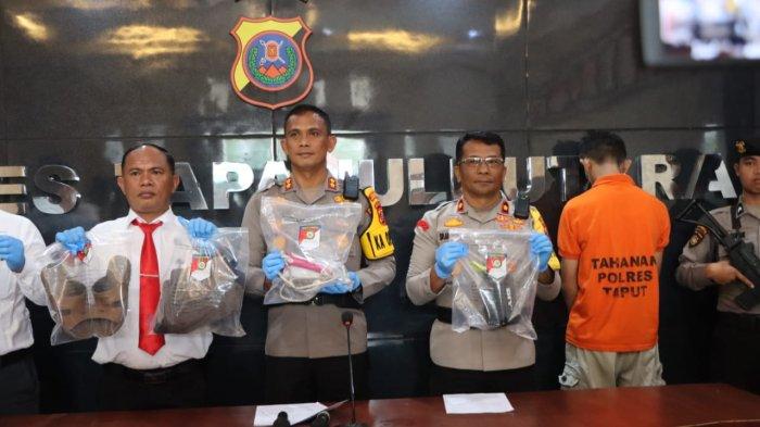 Tersangka pembunuhan Monika Hutauruk telah diringkus Polres Taput dan kini tengah jalani proses hukum di Mapolres Taput. Hari ini, Senin (2/9/2024), pihak Polres Taput gelar konferensi pers di Mapolres Taput.