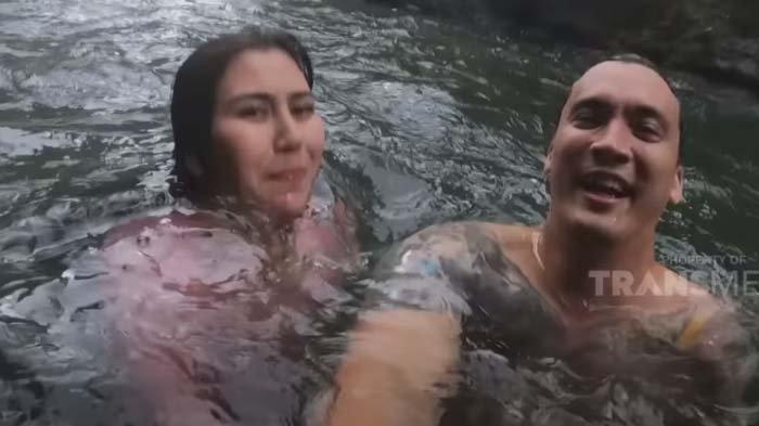 Momen Syahnaz dan Rendy Kjaernett liburan bareng tahun lalu. Tatapan Syahnaz ke suami Lady Nayoan tuai sorotan