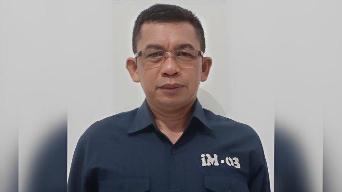 WAKAPOLRES TALIABU- Kompol SIrajuddin, Wakapolres Taliabu tengah viral diisukan selingkuh dengan politisi Partai Golkar. Ramainya pemberitaan ini setelah seorang wanita yang mengaku putri Kompol Sirajuddin mengunggah dugaan perselingkuhan ayahnya ke media sosial.
