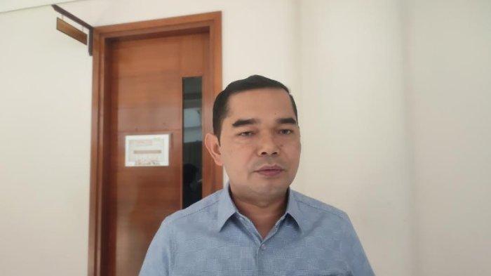 Wakil ketua DPRD Sumut Ihwan Ritonga mendapatkan laporan adanya sekolah SMA di Sumut yang melakukan pungutan liar kepada siswa. Laporan itu dia peroleh dari beberapa siswa yang melapor melalui akun media sosial partai Gerindra dan akun pribadinya Ihwan.