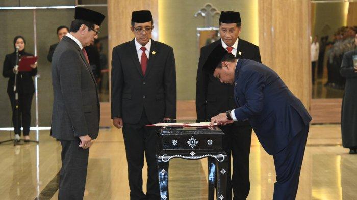 Sekretaris Jenderal Kementerian Hukum dan HAM (Kemenkumham) Komjen Pol Andap Budhi Revinato resmi menyandang status sebagai Aparatur Sipil Negara (ASN).