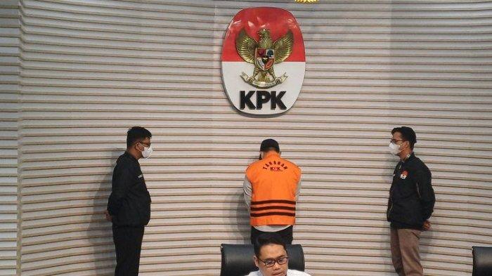 Komisi Pemberantasan Korupsi (KPK) menetapkan pejabat pembuat komirmen (PPK) Balai Teknik Perkeretaapian (BTP) Kelas I Bagian Jawa Tengah, Yofi Oktarisza sebagai tersangka dugaan suap, Kamis (13/6/2024).