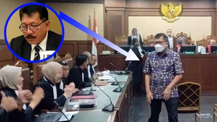 TERSENYUM: Zarof Ricar, mantan pejabat Mahkamah Agung (MA) menyapa jaksa usai didakwa melakukan percobaan, pembantuan, atau pemufakatan jahat menyuap Hakim Agung Soesilo yang menangani perkara kasasi perkara kasasi Gregorius Ronald Tannur di Pengadilan Tipikor Jakarta Pusat, Senin (10/2/2025). Dalam momen ini, sejumlah JPU tertangkap kamera tersenyum dan kasih jempol. (KOMPAS.com/Syakirun Ni'am)