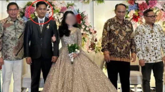 ADHI KISMANTO - Foto Budi Arie saat menghadiri resepsi pernikahan Adi Kismanto. Adhi Kismanto, yang disebut-sebut sebagai 'orang titipan' Menteri Komunikasi ketika itu, Budi Arie Setiadi meminta gaji sebesar Rp 17 juta,.