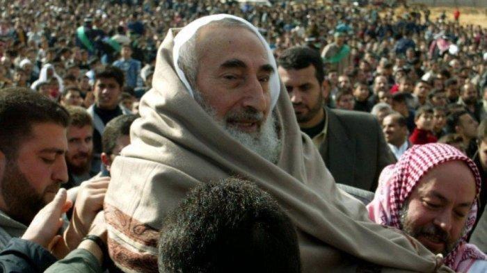 Sheikh Ahmed Yassin-Inilah Sosok Sheikh Ahmed Yassin, Pendiri Hamas yang Gigih Lawan Israel Meski Lumpuh dan Nyaris Buta, ia tetap semangat berjuang melawan tentara Israel walaupun menggunakan kursi roda.