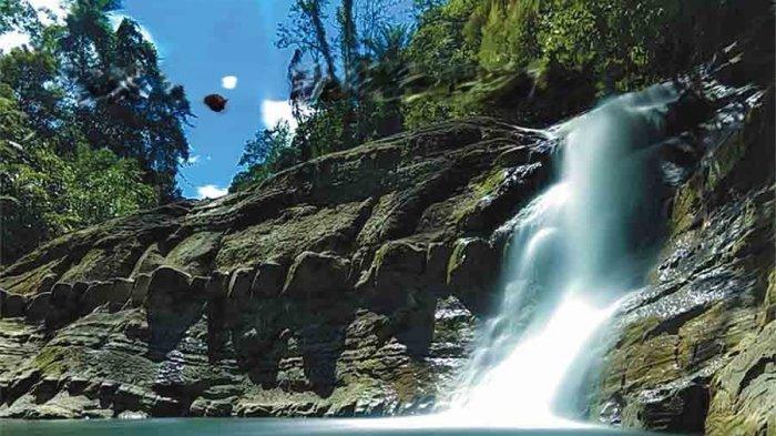 Air terjun Handro-handro yang berada di Kabupaten Nias.(PEMKAB NIAS)