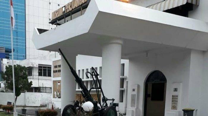 Alat-alat perang bersejarah yang ada di dalam Museum Perjuangan TNI yang berada di Jalan Zainul Arifin, Petisah Tengah, Kecamatan Medan Petisah, Kota Medan, Sumatera Utara.