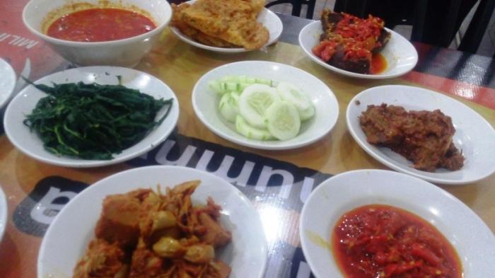 Menu sayuran khas RM Gumarang Jaya yang selalu disediakan.