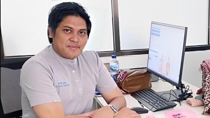 DOKTER CABUL- dr Muhammad Syafril Firdaus adalah sosok dokter cabul yang sengaja meraba-raba dada pasiennya. Kini sudah ditahan Polres Garut.
