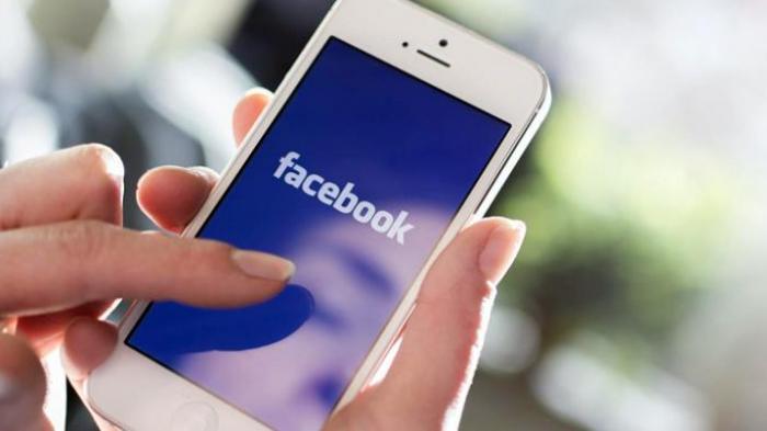 Ilustrasi Facebook Mobile