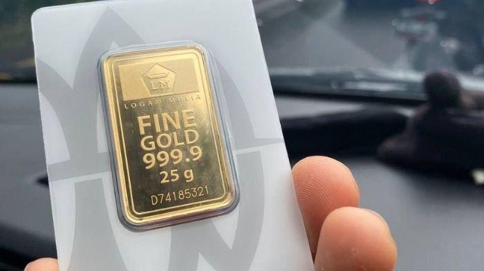 ANJLOK- Harga emas Antam Medan hari ini 15 Juli 2025 anjlok dibanding hari sebelumnya. Saat ini harga emas Antam Medan berada pada level Rp 1,918,785 per gram.