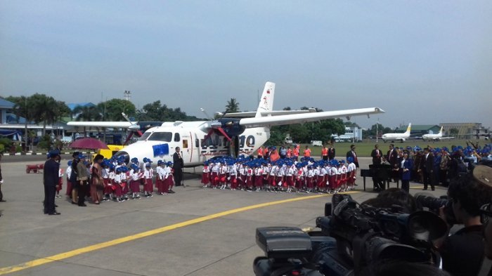 N219 adalah pesawat buatan lokal, kolaborasi antara PT Dirgantara Indonesia (DI) bekerjasma dengan Lembaga Antariksa dan Penerbangan Nasional (Lapan).Pesawat ini melakukan uji terbang perdana di Landasan Pacu Bandara Husein Sastranegara, Bandung, Jawa Barat, Rabu (16/8/2017) lalu