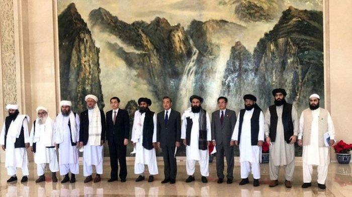 Menteri Luar Negeri China Wang Yi pada 28 Juli mengucapkan selamat kepada Taliban atas keberhasilannya kembali merebut Afghanistan. (24h.com.vn) Kamis (29/7/2021)