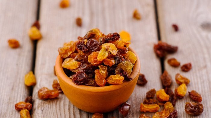 Kismis bukan hanya jadi pemanis dalam kue atau puding, tapi juga bisa dijadikan camilan.