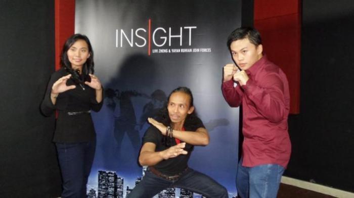 Livi Zheng (kiri), Yayan Ruhiyan (tengah), dan Ken Zheng (kanan) dalam konferensi pers film Insight di Nam Center Hotel, Jakarta Pusat, Selasa (9/8/2016).