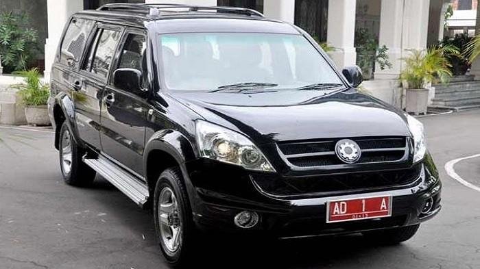 Mobil Esemka yang dipakai Jokowi waktu masih menjabat sebagai Walikota Solo (otomotifnet.com)