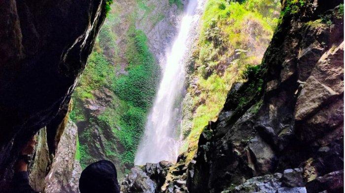 Panorama Air Terjun Sidompak yang terletak di desa Tongging, Kabupaten Karo, Sumatera Utara yang terletak tak jauh dari Air Terjun Sipiso-piso.