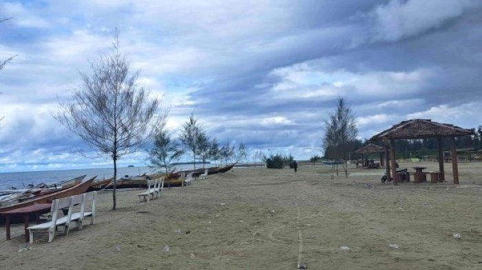 Pantai Bozihona di Desa Bozihona, Kecamatan Idanogawo, Kabupaten Nias yang disebut sebagai lukisan alam nyata