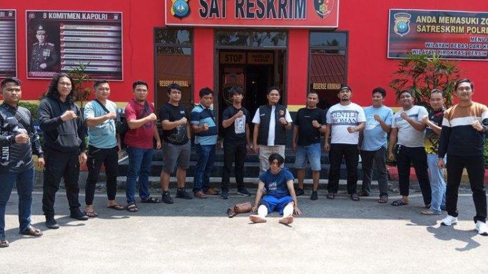 Ahmad Yuda, pelaku pembunuhan sadis yang dilakukan kepada doker TRH (60), pegawai Dinas Kesehatan Pemprov Sumut, warga Kelurahan Buliang, Batuaji, Batam, Kepulauan Riau (Kepri) akhirnya tertangkap, Sabtu (12/11/2023) malam tadi. (DOK YOYOK)