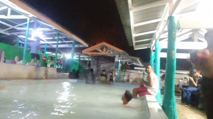 Salah satu kolam pemandian air panas Air di kawasan Daulu, Kecamatan Berastagi, Kabupaten Karo, Sumatera Utara.