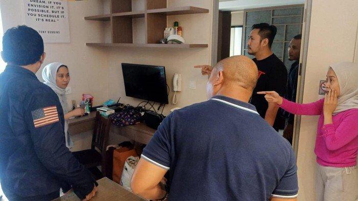 Penampakan Rihana Rihani si kembar penipu saat ditangkap di Apartemen M Town Gading Serpong, Tangerang Selatan, pada Selasa (4/7/2023).