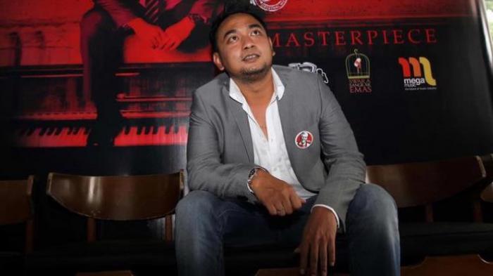 Penyanyi Bebi Romeo meluncurkan albumnya yang bertajuk Bebi Romeo Masterpiece di Birdcage Cafe, Jakarta Selatan, Selasa (18/12/2012).