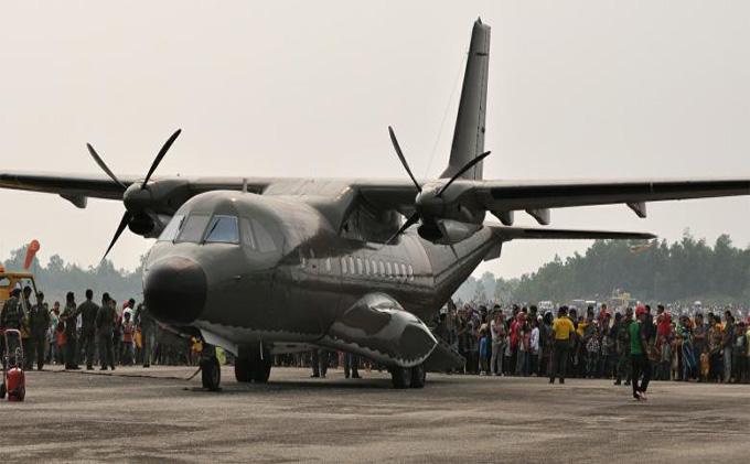 Pesawat CN-235 produksi PT Dirgantara Indonesia.