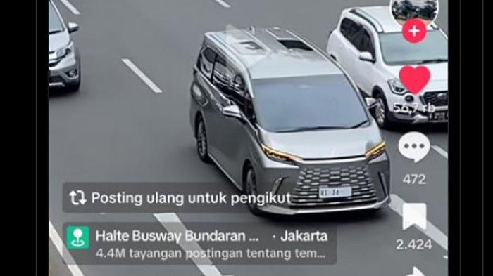 Mobil Dinas RI 36 yang ditumpangi Staf Khusus Presiden Prabowo Subianto, Raffi Ahmad. Postingan ini sebelum viral Patwal arogan yang mengawal RI 36