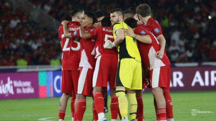 KUALIFIKASI PIALA DUNIA - Pesepak bola Timnas Indonesia berkumpul jelang duel lawan Bahrain pada Kualifikasi Piala Dunia 2026 zona Asia di Stadion Utama Gelora Bung Karno (SUGBK) Jakarta, Selasa (25/3/2025). Akhir laga Indonesia menang 1-0 atas Bahrain