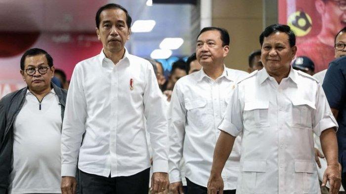 Kepala BIN Budi Gunawan (belakang) dalam pertemuan Jokowi dan Prabowo