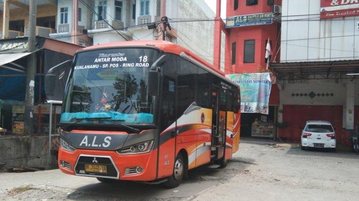Stasiun Bus ALS Maimun yang melayani transportasi dari Medan menuju Kualanamu Internasional Airport, di Jalan Ring Road, Kota Medan, Kamis (2/5/2019).