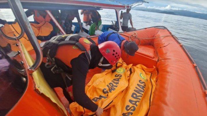 suasana evakuasi korban kapal tenggelam.